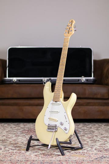 Ernie Ball Music Man Silhouette Special | Vintage Cream, Muziek en Instrumenten, Nieuw