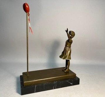 sculptuur, Girl with Balloon - naar Banksy - 39 cm - Brons