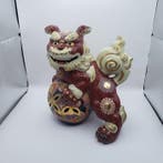 Kutani-porselein () - Shisa-beschermende leeuw die op een