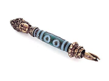 Tibetaans amulet, ritueel instrument met prachtige DZI-parel
