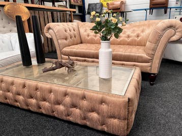 Uniek zijde Chesterfield 3 zitsbank+ Chesterfield Salontafel, Ophalen, Zo goed als nieuw, Stof, Chesterfield