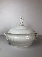 KPM Berlin - Mengkom - Porselein - Relief met rozen en putto, Antiek en Kunst