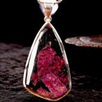 Robijn in zwarte schalie matrix - Goudmijnen van Karnataka,, Verzamelen, Mineralen en Fossielen
