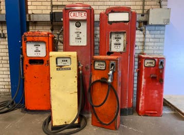 GEVRAAGD OUDE DIESELPOMP BENZINEPOMP BENZINE DIESEL POMP, Antiek en Kunst