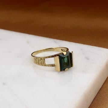 8 karaat ring met groene toermalijn, Gebruikt, Ophalen of Verzenden, 17 tot 18, Met edelsteen