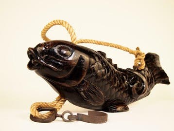 Jizaikagi  (adjustable hook) used in a hearth - Snijwerk, Antiek en Kunst