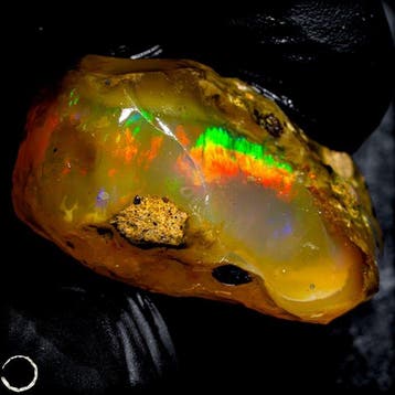 Crystal Opal – ruwe steen met spectaculair kleurenspel