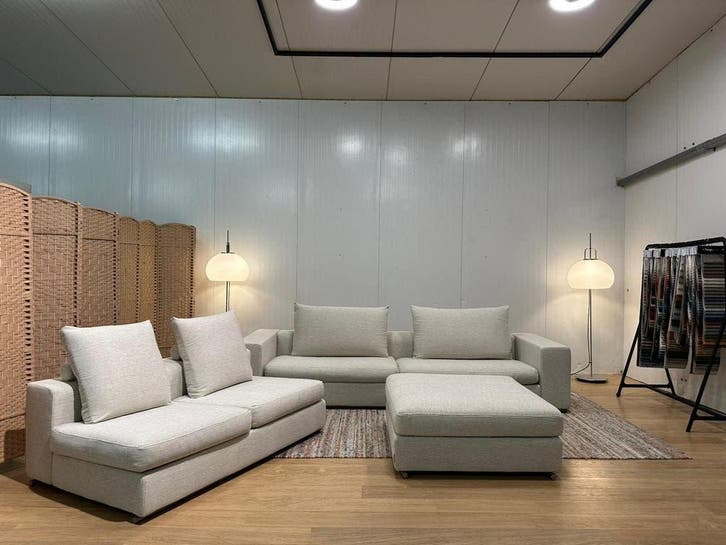 Flexform Groundpiece Hoekbank + Hocker – NP €30.000, Huis en Inrichting, Banken | Bankstellen, 250 tot 300 cm, 150 cm of meer