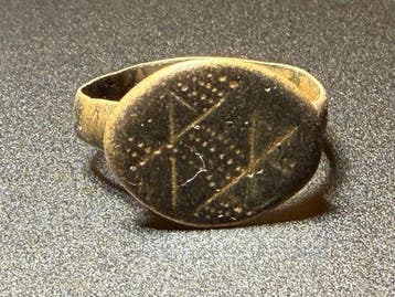 Middeleeuwen, kruisvaardersperiode Brons Prachtige ring met