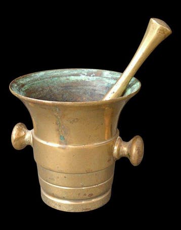 Authentic with patina of its life - Vijzel en stamper -