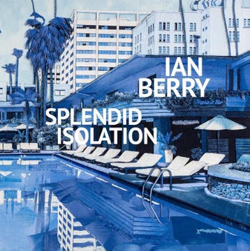 Ian Berry. Splendid Isolation | Nieuw, Boeken, Kunst en Cultuur | Beeldend, Ophalen of Verzenden, Nieuw, Ian Berry; Diana Wind; Arnoud Aalst
