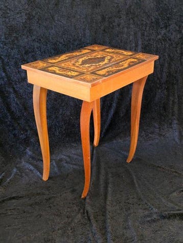 Side Table with Music Box - Dressoir - Hout