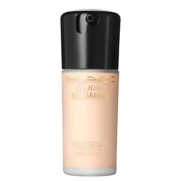 MAC Cosmetics - Studio Radiance Serum Foundation - N18, Ophalen of Verzenden, Nieuw, Gehele gezicht, Make-up