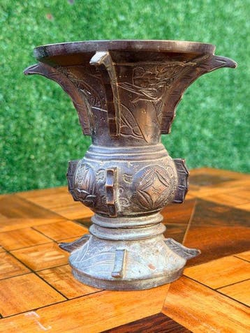 Kleine vaas gu - Brons - China - Qing Dynastie (1644-1911), Antiek en Kunst