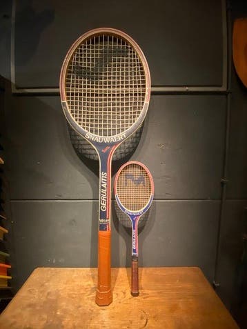 1970 - Huge and very rare display tennis racquet Snauwaert, Nieuw