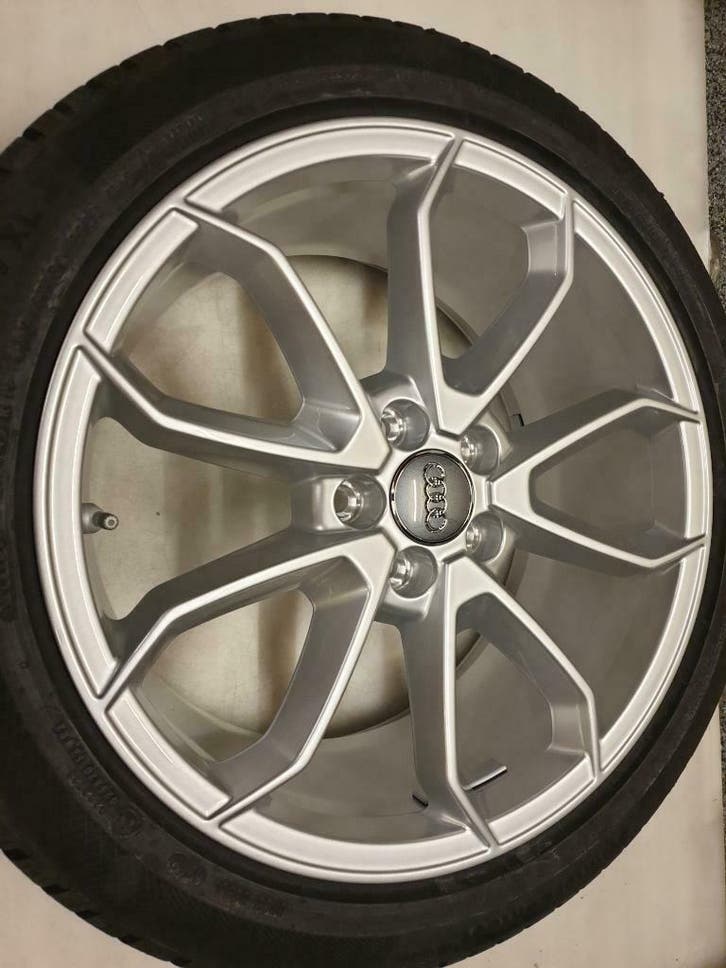 Velgen Audi A1 82A 17inch + Continental 215/45R17 Winter new, Auto-onderdelen, Banden en Velgen, 17 inch, Winterbanden, 215 mm