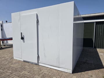 Vriescel 300 x 420 x 240 cm Licht beschadigd, Nieuw in verpakking, Koelen en Vriezen