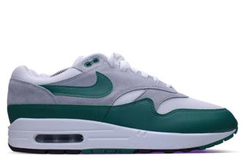 Nike Air Max 1 Essential Evergreen Aura • 44, Kleding | Heren, Schoenen, Ophalen of Verzenden, Nieuw, Nike, Sneakers of Gympen