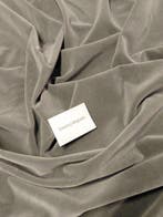 “Velvet Pearl” – L’Equilibrio Perfetto tra Luce e Morbidezza