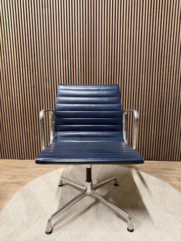 Design Klassieker Vitra Eames Ea 117 - Origineel Leer, Verzenden, Zo goed als nieuw, Bureaustoel