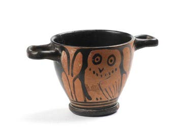 Oud-Grieks, Magna Graecia Apulische keramische uil-skyphos