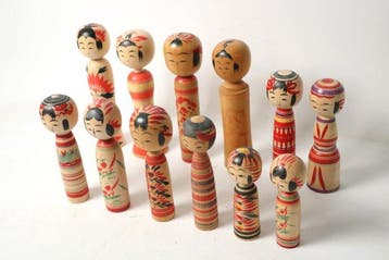 Figuur - Set of 12 Vintage Japanese Kokeshi Dolls - Hout -