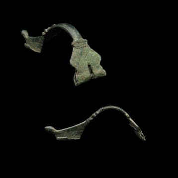 Oud-Romeins Brons gedecoreerde fibula/speld (1x) - 7.5 cm, Antiek en Kunst
