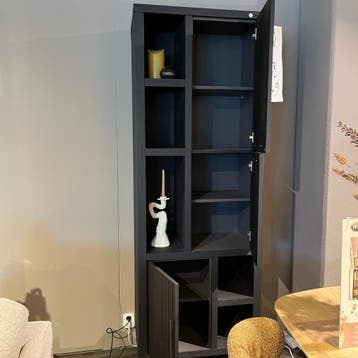 Pavie Bergkast 3 Deur 5 Open Vak Castle Black - Henders en, Huis en Inrichting, Kasten | Buffetkasten, Ophalen of Verzenden, Nieuw
