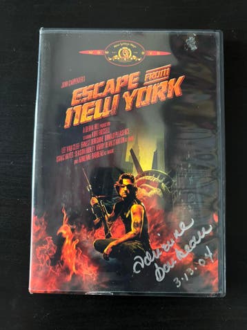 DVD Escape from New York gesigneerd door Maggie, Ophalen of Verzenden, Nieuw, Overige typen, Gesigneerd
