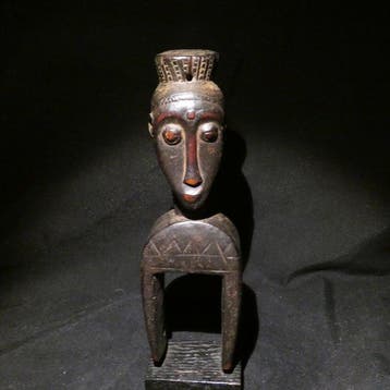 Baule katrol. 25,5 cm hoog. - Baule