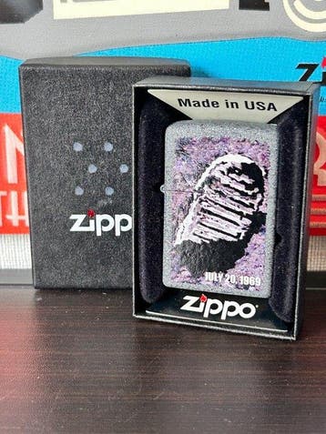 Zippo - L14-Buzz Aldrin moon footprint - Zonder minimumprijs, Verzamelen, Nieuw