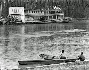 Walker Evans (1903–1975) - Rivermen and Ferry, Vicksburg,, Antiek en Kunst
