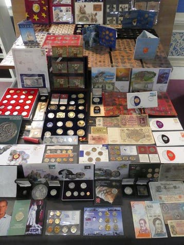 Europa. Collection of coins/banknote/medals/euro inkl. pp