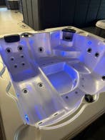 Jacuzzi / spa 200x200 – plug &amp; play 220V – 5 persoons, Zo goed als nieuw, Pomp, Vast