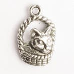 6 x Metalen bedel kat in rieten mand 22 x 14 mm – oogje 2., Ophalen of Verzenden, Nieuw, Bedel