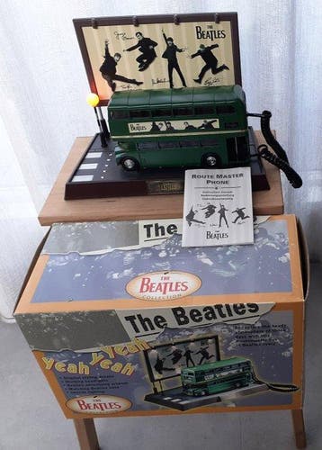 Beatles - Verzamelbustelefoon met Londense bus en, Nieuw in verpakking