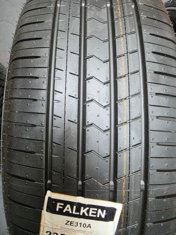 235/60r18 102H Falken 2 stuks 7mm Dot25, Ophalen, 18 inch, Nieuw, 235 mm
