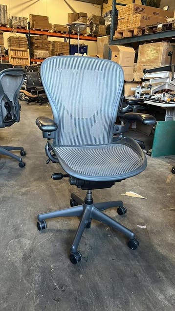 Herman Miller Aeron Maat C (Lederen Armleggers), Huis en Inrichting, Verzenden, Zo goed als nieuw, Zwart, Bureaustoel