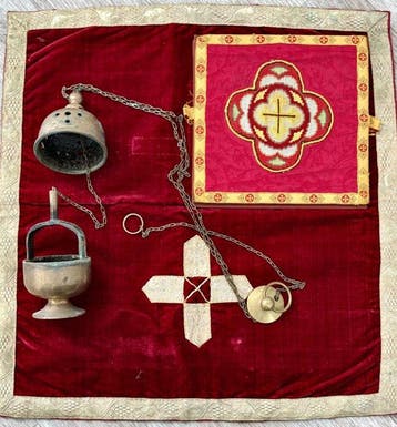 Katholiek liturgisch set - Messingthurible, fluwelen
