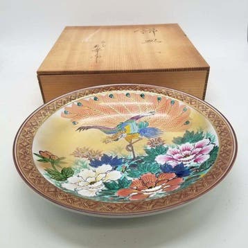 Kutani Ware  - Yuho () - Bord - Peacock & Peony Motif -