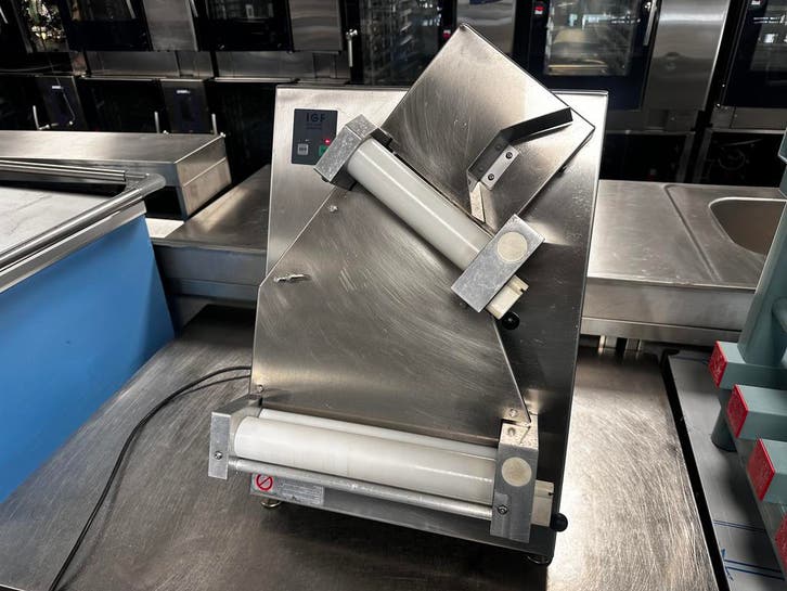 IGF Fornitalia pizza / deegroller 2300/L30-40, Zakelijke goederen, Horeca | Keukenapparatuur, Gebruikt, Overige typen