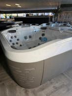 Jacuzzi J-575 Showroommodel – NU €25.000,-, Tuin en Terras, Nieuw