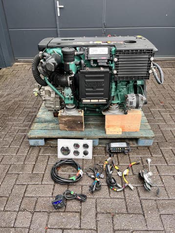 Volvo Penta D4-180 scheepsmotor met keerkoppeling, Watersport en Boten, Buiten- en Binnenboordmotoren, Ophalen of Verzenden, Nieuw