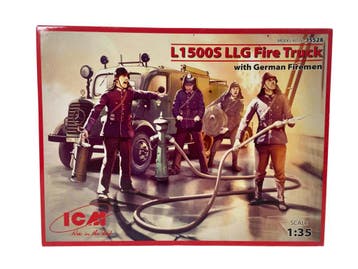 L1500S LLG Fire Truck with German Firemen, Hobby en Vrije tijd, Modelbouw | Auto's en Voertuigen, Verzenden, Nieuw