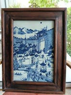 Porseleinen plaquette die de Zhangjiangpoort uitbeeldt. -