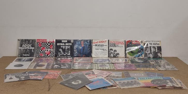 Een kavel singles wo. The Beatles, Cd's en Dvd's, Vinyl Singles