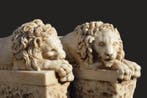 sculptuur, Coppia leoni - 16 kg - 31 cm - Carrara-marmer.