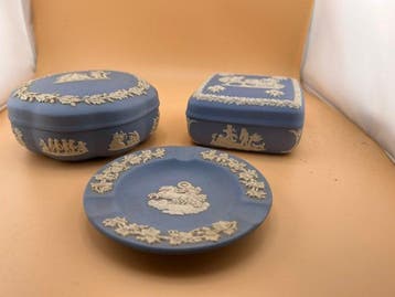 Wedgwood - Set kommen (3) - Keramiek, Steengoed