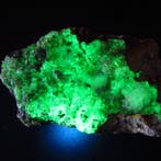 Hyaliet opaal stukken met mooie felgroene UV kleur, Verzenden, Mineraal
