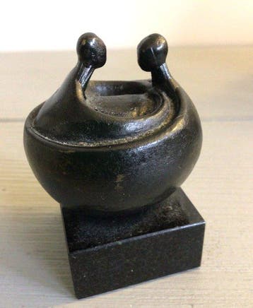 Corry Ammerlaan - sculptuur, “ Take Care / Verbondenheid.” -
